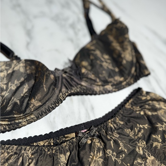 Agent Provocateur Leoni Black Gold Roll-on Suspender - Picture 16 of 16